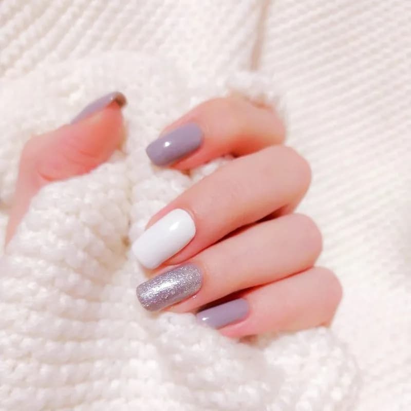 Lavender and glitter mix nail design